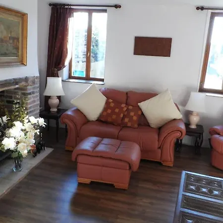 Σπίτι διακοπών Comfortable, Stylish House In Small Rural Village *