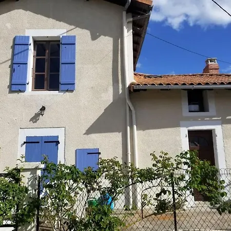 Σπίτι διακοπών Comfortable, Stylish House In Small Rural Village *
