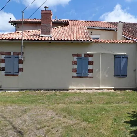 Comfortable, Stylish House In Small Rural Village